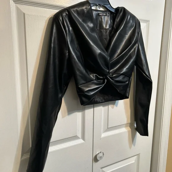 Nasty Gal Faux Leather Cropped Top Crossover Twisted Front Size 6 Black - Picture 5 of 11